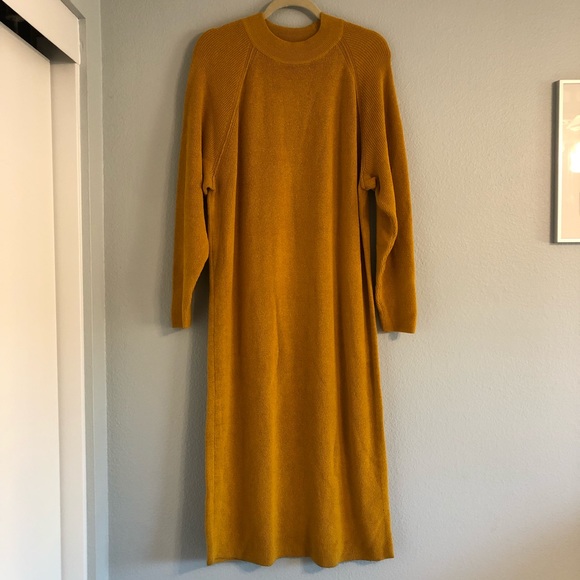 SOLD ✨FREE PEOPLE Santa Barbara Gold Honey Slouchy Knit Sweater Dress (Small) - Picture 6 of 9